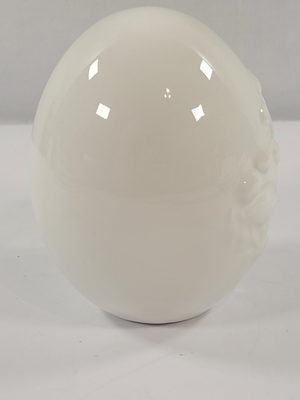 White Ceramic Egg Embossed Raised Floral Design - Picture 4 of 9